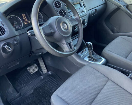 Серый Фольксваген Тигуан, объемом двигателя 1.98 л и пробегом 240 тыс. км за 8999 $, фото 9 на Automoto.ua