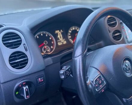 Серый Фольксваген Тигуан, объемом двигателя 2 л и пробегом 176 тыс. км за 10999 $, фото 16 на Automoto.ua