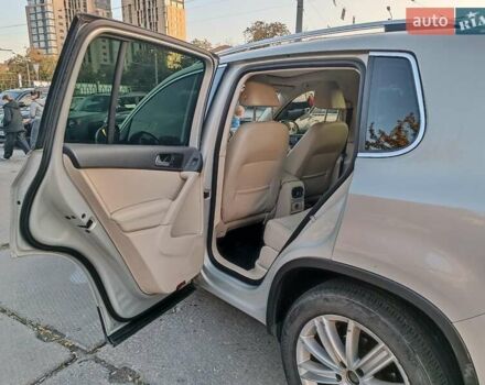 Серый Фольксваген Тигуан, объемом двигателя 2 л и пробегом 184 тыс. км за 10990 $, фото 11 на Automoto.ua