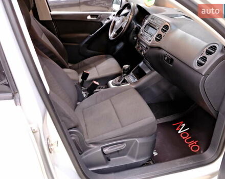 Сірий Фольксваген Тігуан, об'ємом двигуна 2 л та пробігом 170 тис. км за 9900 $, фото 38 на Automoto.ua