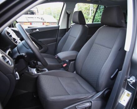 Сірий Фольксваген Тігуан, об'ємом двигуна 2 л та пробігом 129 тис. км за 11600 $, фото 6 на Automoto.ua