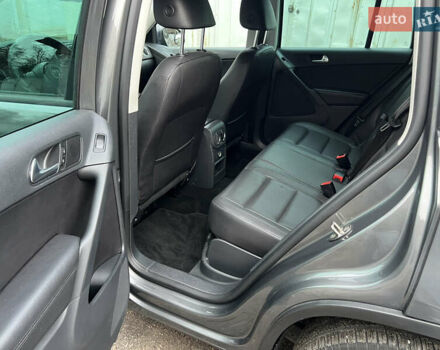 Сірий Фольксваген Тігуан, об'ємом двигуна 2 л та пробігом 224 тис. км за 8999 $, фото 24 на Automoto.ua