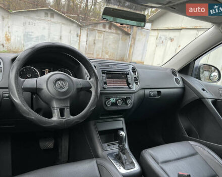 Сірий Фольксваген Тігуан, об'ємом двигуна 2 л та пробігом 224 тис. км за 8999 $, фото 16 на Automoto.ua