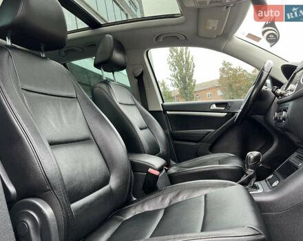 Серый Фольксваген Тигуан, объемом двигателя 2 л и пробегом 216 тыс. км за 10999 $, фото 29 на Automoto.ua