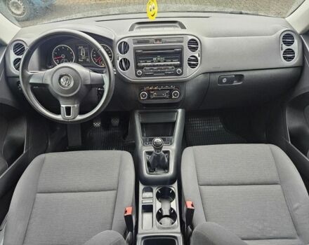 Серый Фольксваген Тигуан, объемом двигателя 1.4 л и пробегом 100 тыс. км за 8000 $, фото 4 на Automoto.ua