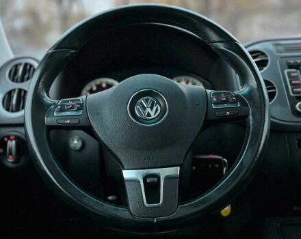 Серый Фольксваген Тигуан, объемом двигателя 2 л и пробегом 195 тыс. км за 10800 $, фото 7 на Automoto.ua