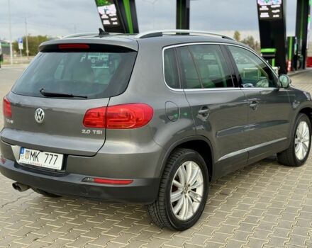 Сірий Фольксваген Тігуан, об'ємом двигуна 2 л та пробігом 184 тис. км за 11500 $, фото 4 на Automoto.ua
