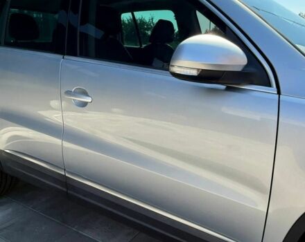 Серый Фольксваген Тигуан, объемом двигателя 2 л и пробегом 215 тыс. км за 9700 $, фото 5 на Automoto.ua