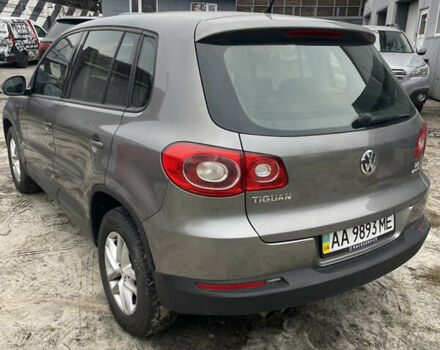 Сірий Фольксваген Тігуан, об'ємом двигуна 2 л та пробігом 120 тис. км за 12500 $, фото 6 на Automoto.ua
