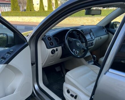 Сірий Фольксваген Тігуан, об'ємом двигуна 2 л та пробігом 245 тис. км за 17666 $, фото 2 на Automoto.ua