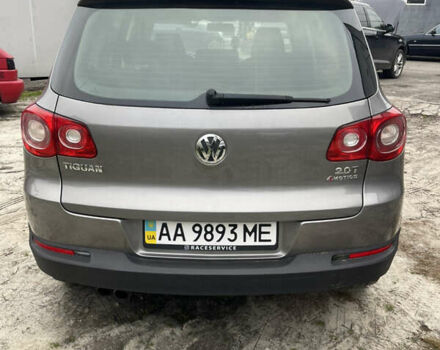 Сірий Фольксваген Тігуан, об'ємом двигуна 2 л та пробігом 120 тис. км за 12500 $, фото 5 на Automoto.ua