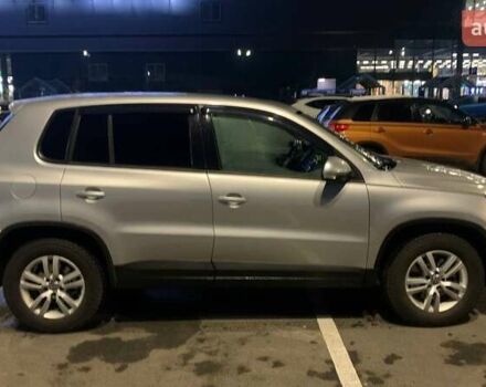 Сірий Фольксваген Тігуан, об'ємом двигуна 1.98 л та пробігом 211 тис. км за 12000 $, фото 4 на Automoto.ua