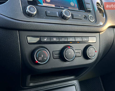 Серый Фольксваген Тигуан, объемом двигателя 2 л и пробегом 195 тыс. км за 10800 $, фото 11 на Automoto.ua