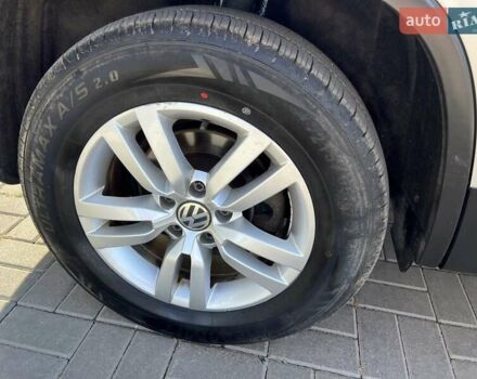 Сірий Фольксваген Тігуан, об'ємом двигуна 2 л та пробігом 160 тис. км за 9999 $, фото 16 на Automoto.ua