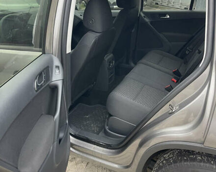 Сірий Фольксваген Тігуан, об'ємом двигуна 2 л та пробігом 120 тис. км за 12500 $, фото 10 на Automoto.ua