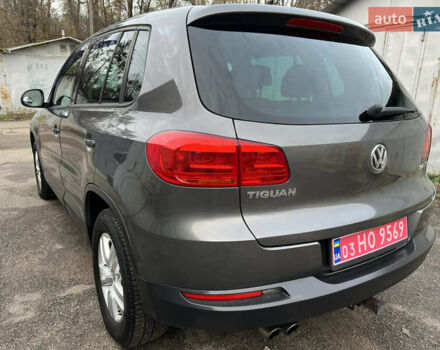 Сірий Фольксваген Тігуан, об'ємом двигуна 2 л та пробігом 224 тис. км за 8999 $, фото 7 на Automoto.ua
