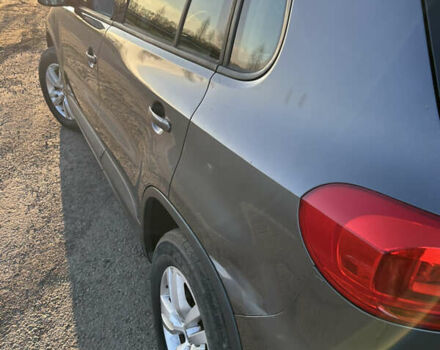 Серый Фольксваген Тигуан, объемом двигателя 1.98 л и пробегом 220 тыс. км за 11000 $, фото 7 на Automoto.ua