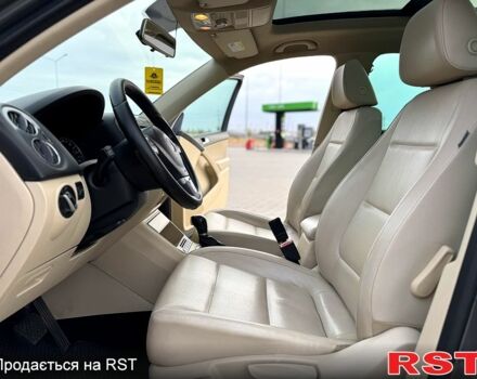 Сірий Фольксваген Тігуан, об'ємом двигуна 2 л та пробігом 184 тис. км за 11500 $, фото 3 на Automoto.ua