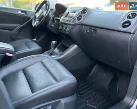 Сірий Фольксваген Тігуан, об'ємом двигуна 1.97 л та пробігом 251 тис. км за 9999 $, фото 17 на Automoto.ua