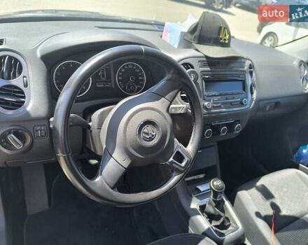 Серый Фольксваген Тигуан, объемом двигателя 1.4 л и пробегом 195 тыс. км за 8311 $, фото 3 на Automoto.ua