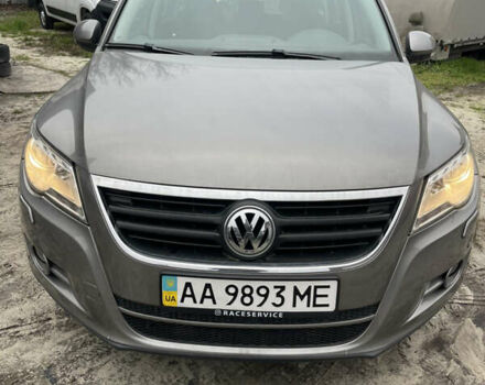 Сірий Фольксваген Тігуан, об'ємом двигуна 2 л та пробігом 120 тис. км за 12500 $, фото 1 на Automoto.ua