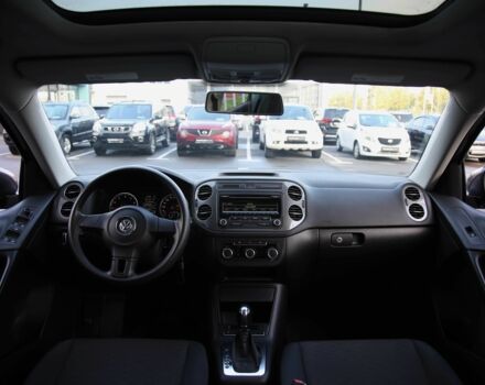 Сірий Фольксваген Тігуан, об'ємом двигуна 2 л та пробігом 129 тис. км за 11600 $, фото 12 на Automoto.ua