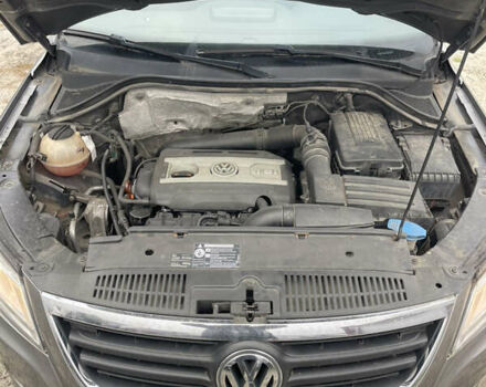 Сірий Фольксваген Тігуан, об'ємом двигуна 2 л та пробігом 120 тис. км за 12500 $, фото 14 на Automoto.ua