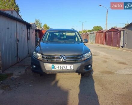 Серый Фольксваген Тигуан, объемом двигателя 1.98 л и пробегом 217 тыс. км за 12300 $, фото 2 на Automoto.ua