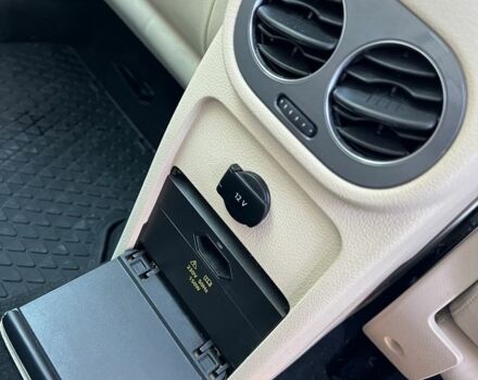 Сірий Фольксваген Тігуан, об'ємом двигуна 2 л та пробігом 245 тис. км за 17666 $, фото 5 на Automoto.ua