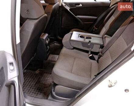 Сірий Фольксваген Тігуан, об'ємом двигуна 2 л та пробігом 170 тис. км за 9900 $, фото 30 на Automoto.ua