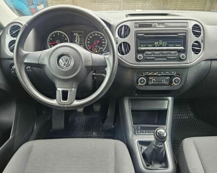 Серый Фольксваген Тигуан, объемом двигателя 1.4 л и пробегом 100 тыс. км за 8000 $, фото 22 на Automoto.ua