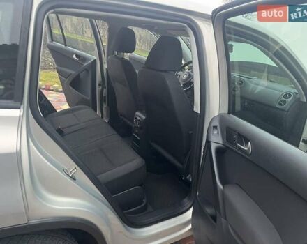 Сірий Фольксваген Тігуан, об'ємом двигуна 2 л та пробігом 255 тис. км за 9600 $, фото 7 на Automoto.ua