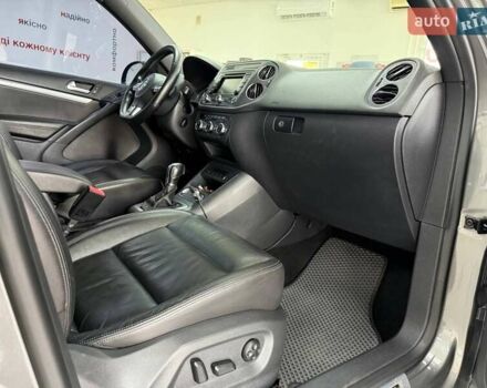 Серый Фольксваген Тигуан, объемом двигателя 2 л и пробегом 156 тыс. км за 12790 $, фото 32 на Automoto.ua