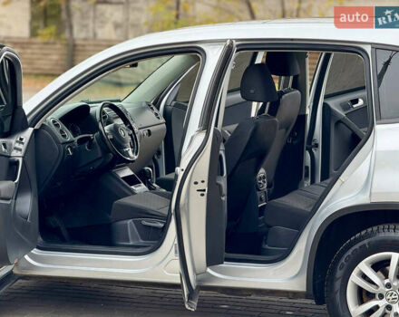 Сірий Фольксваген Тігуан, об'ємом двигуна 1.98 л та пробігом 230 тис. км за 11600 $, фото 7 на Automoto.ua