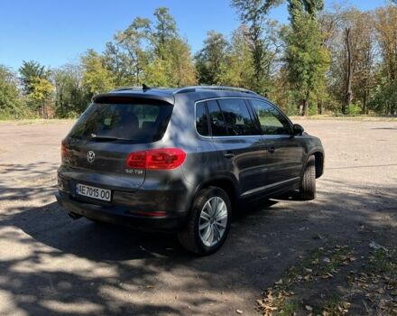 Серый Фольксваген Тигуан, объемом двигателя 2 л и пробегом 182 тыс. км за 13000 $, фото 4 на Automoto.ua