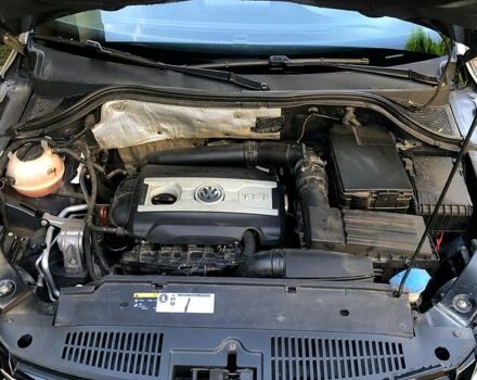 Сірий Фольксваген Тігуан, об'ємом двигуна 2 л та пробігом 56 тис. км за 16700 $, фото 12 на Automoto.ua