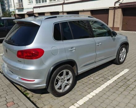 Серый Фольксваген Тигуан, объемом двигателя 2 л и пробегом 104 тыс. км за 11990 $, фото 4 на Automoto.ua