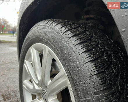 Серый Фольксваген Тигуан, объемом двигателя 2 л и пробегом 242 тыс. км за 13800 $, фото 7 на Automoto.ua