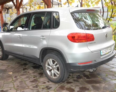 Серый Фольксваген Тигуан, объемом двигателя 2 л и пробегом 308 тыс. км за 10800 $, фото 3 на Automoto.ua