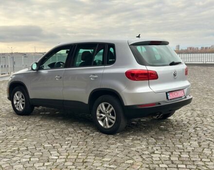 Сірий Фольксваген Тігуан, об'ємом двигуна 2 л та пробігом 220 тис. км за 9500 $, фото 2 на Automoto.ua