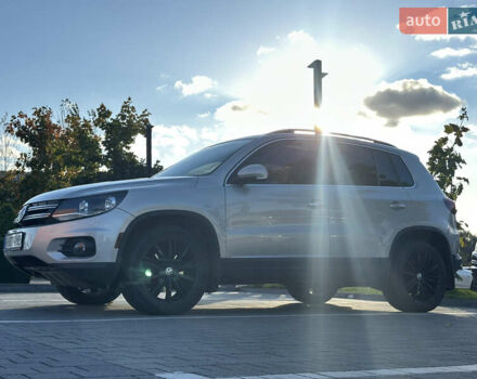 Сірий Фольксваген Тігуан, об'ємом двигуна 2 л та пробігом 180 тис. км за 10699 $, фото 2 на Automoto.ua