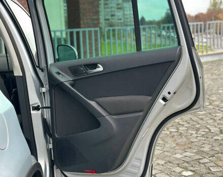 Сірий Фольксваген Тігуан, об'ємом двигуна 1.98 л та пробігом 130 тис. км за 9800 $, фото 23 на Automoto.ua