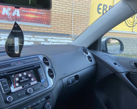 Серый Фольксваген Тигуан, объемом двигателя 1.98 л и пробегом 260 тыс. км за 9500 $, фото 9 на Automoto.ua