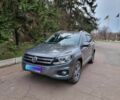 Сірий Фольксваген Тігуан, об'ємом двигуна 2 л та пробігом 175 тис. км за 13500 $, фото 1 на Automoto.ua