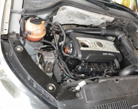 Серый Фольксваген Тигуан, объемом двигателя 2 л и пробегом 308 тыс. км за 10800 $, фото 7 на Automoto.ua