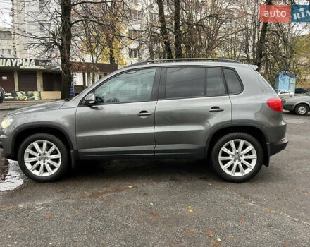 Серый Фольксваген Тигуан, объемом двигателя 2 л и пробегом 242 тыс. км за 13800 $, фото 6 на Automoto.ua