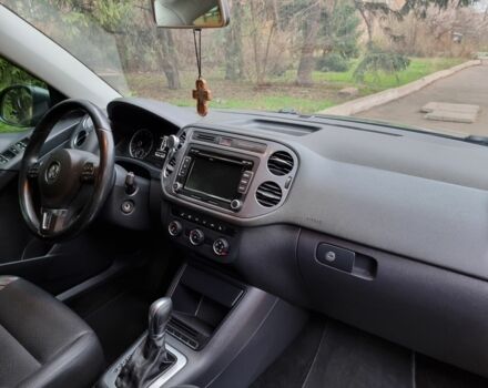 Сірий Фольксваген Тігуан, об'ємом двигуна 2 л та пробігом 175 тис. км за 13500 $, фото 7 на Automoto.ua