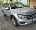 Серый Фольксваген Тигуан, объемом двигателя 2 л и пробегом 308 тыс. км за 10800 $, фото 1 на Automoto.ua