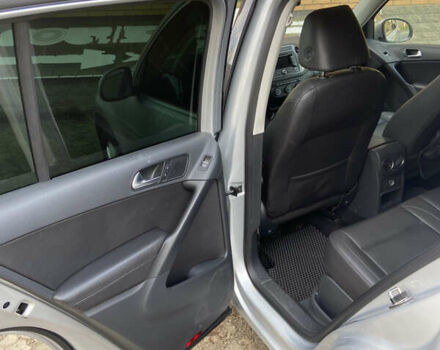 Серый Фольксваген Тигуан, объемом двигателя 1.98 л и пробегом 260 тыс. км за 9500 $, фото 4 на Automoto.ua