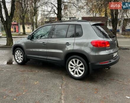 Серый Фольксваген Тигуан, объемом двигателя 2 л и пробегом 242 тыс. км за 13800 $, фото 5 на Automoto.ua